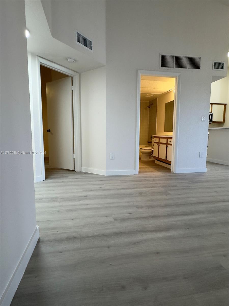 Building Photo - 2880 N Oakland Forest Dr