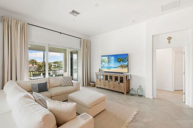 Building Photo - Stylish Corner Coach Home in Prime Fort My...