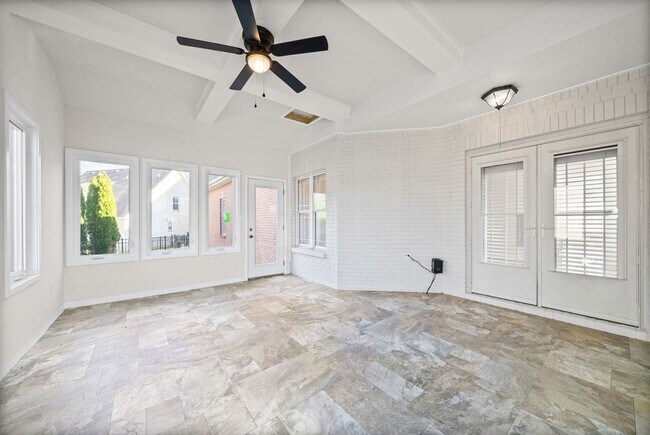 Building Photo - 3 Bedroom 2 Bath Pet Friendly Home For Rent with Community Pool Access!