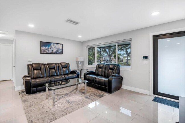 Building Photo - 5070 SW 94th Terrace