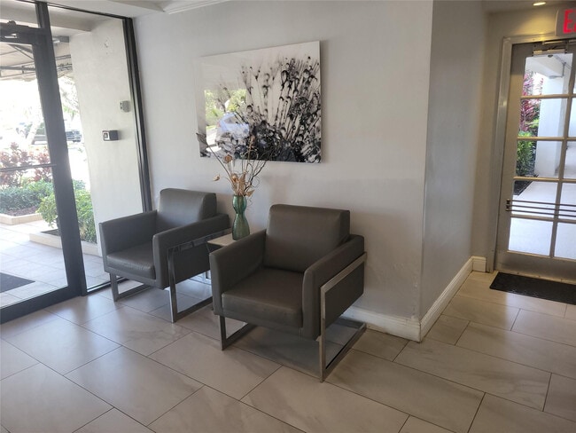 Building Photo - 2671 S Course Dr