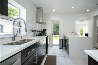 Building Photo - 35 SW 28th Rd