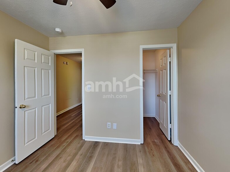 Building Photo - 11933 Titania Cir