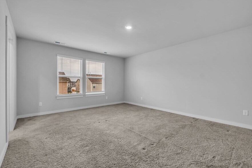 Building Photo - 1020 Baltusrol Ln