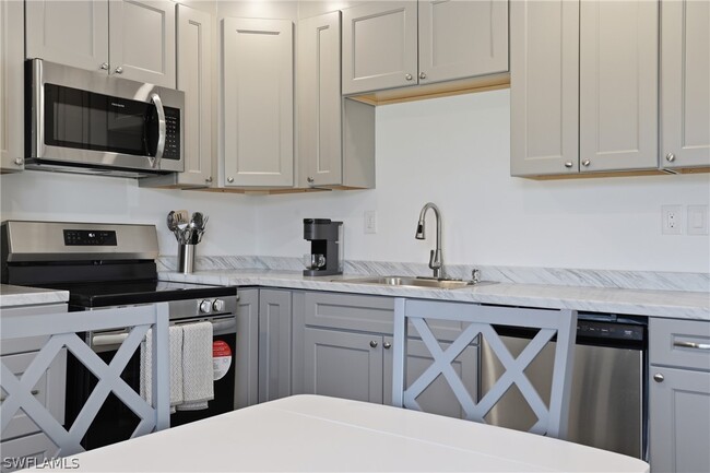 Building Photo - 1046 Periwinkle Way