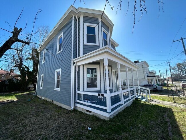 Building Photo - 840 Commerce St