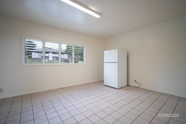 Building Photo - $2,500 /  2 Bed/ 1 Bath Spacious Duplex Ce...