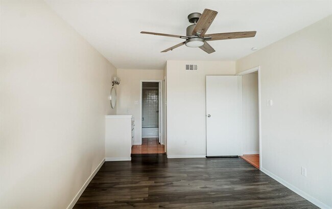 Building Photo - 18511 Egret Bay Blvd