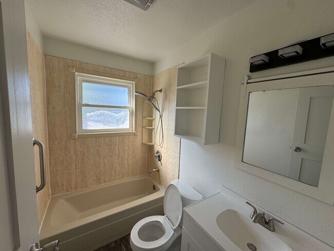 Building Photo - Spacious and recently remodeled 3 bedroom, 2 bathroom home located in a quiet neighborhood in Cop...