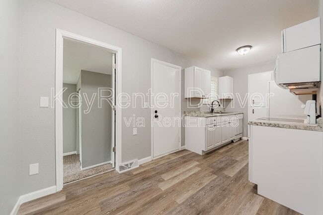 Building Photo - 10300 W 107th Ct