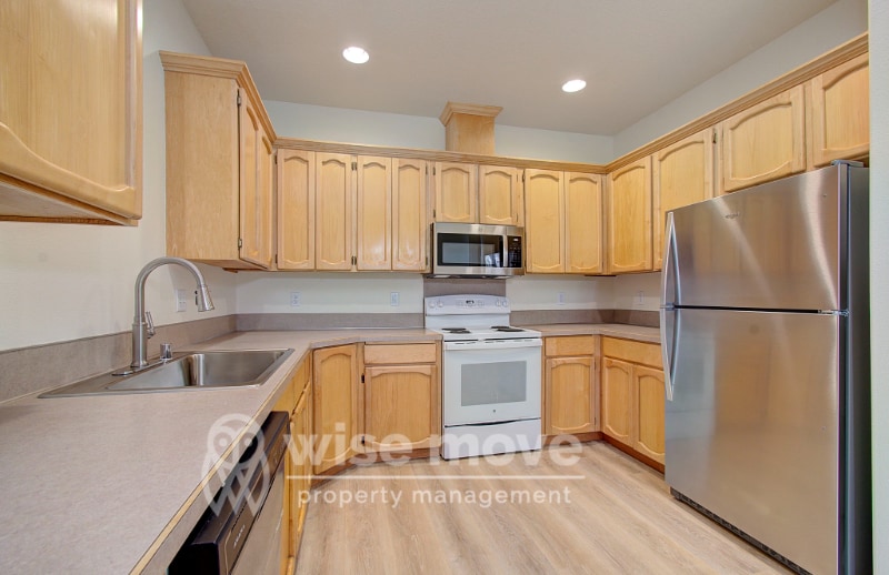 Building Photo - 2119 NE 163rd Ave