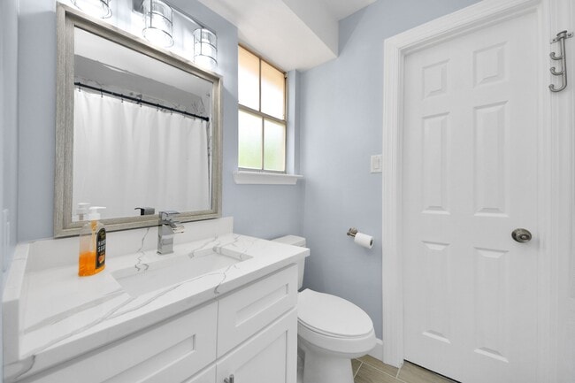 Building Photo - 5810 Wanakah Dr