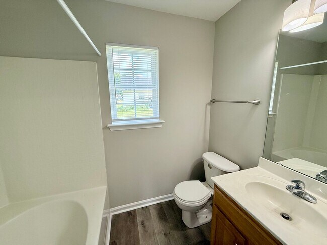 Building Photo - 4605 Palm Breeze Ln
