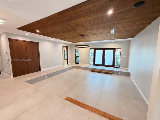 Building Photo - 3200 NE 165th St