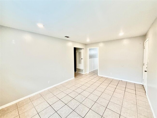 Building Photo - 2201 Lanier Dr