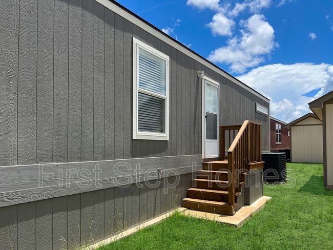 Building Photo - 1021 Conchas