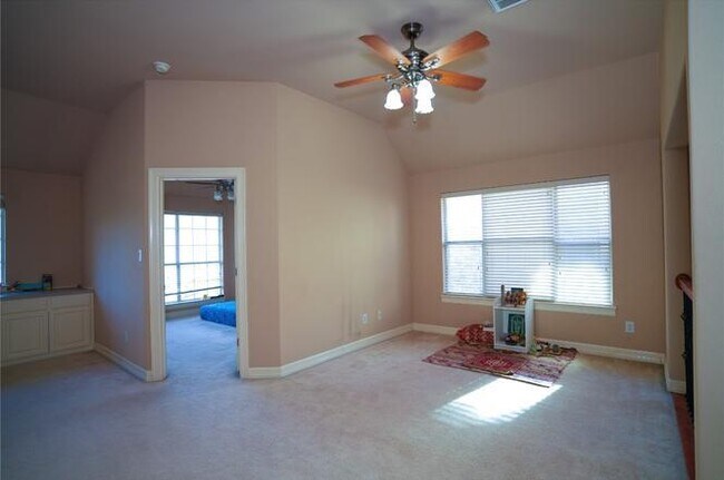 Building Photo - 11608 Spicewood Pkwy
