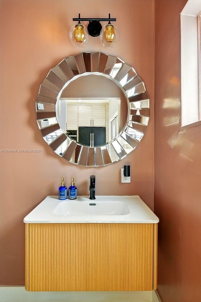 Building Photo - 1363 Biarritz Dr