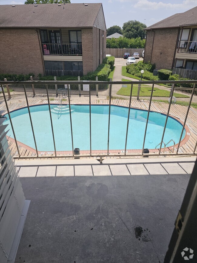 Building Photo - 9000 Bissonnet St