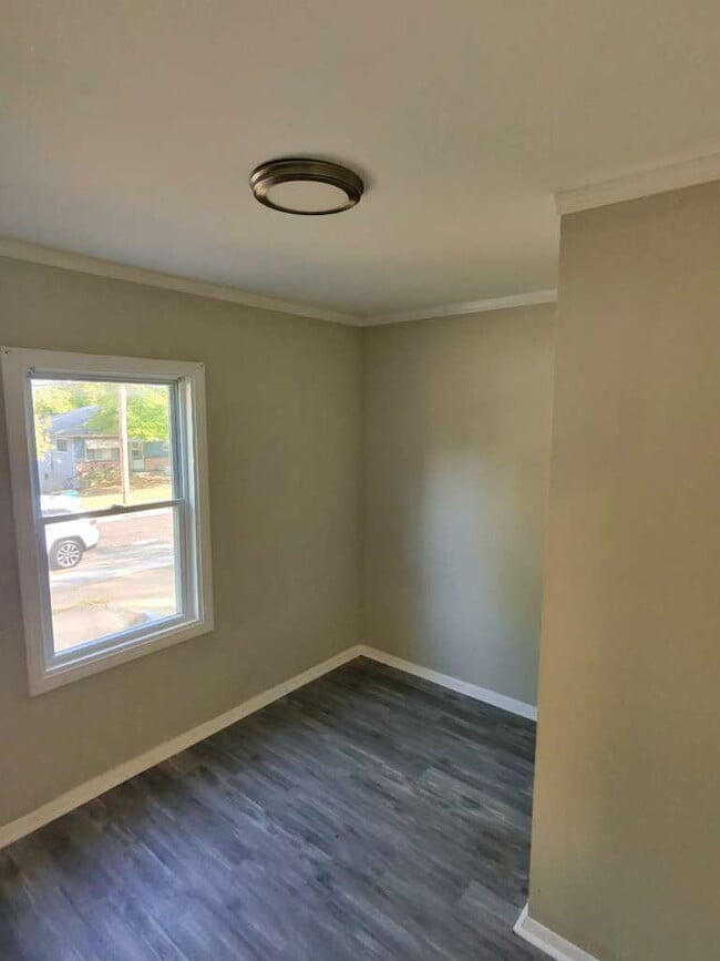 Building Photo - Spacious and Comfortable Living on Buddie Avenue