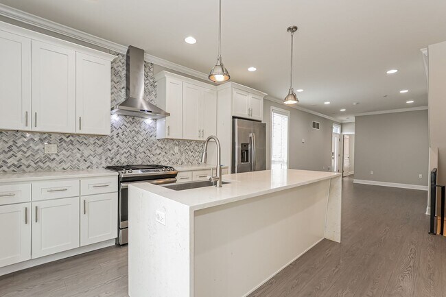 Building Photo - 1400 S 24th St