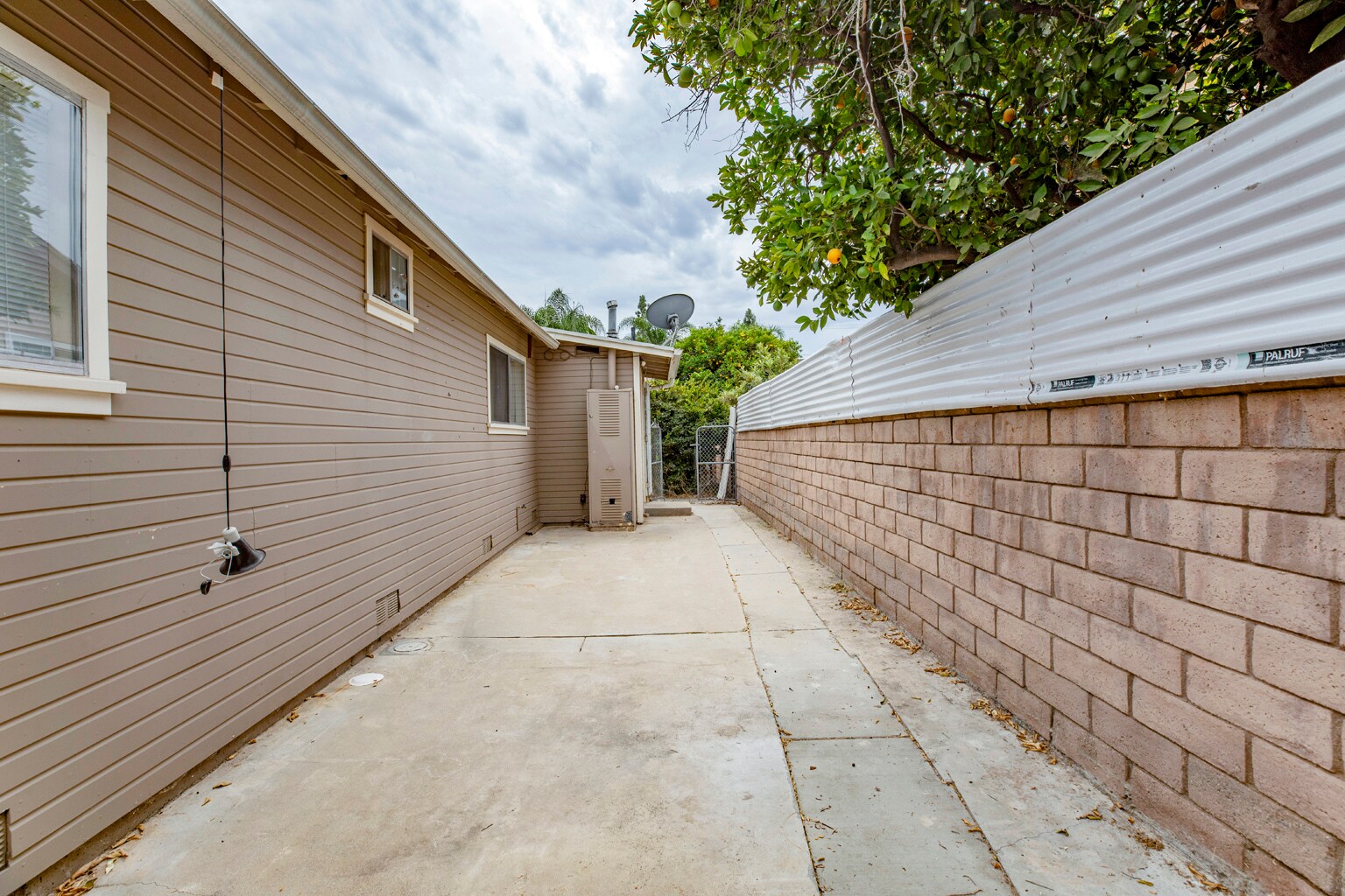 Building Photo - 10733 Louise Ave
