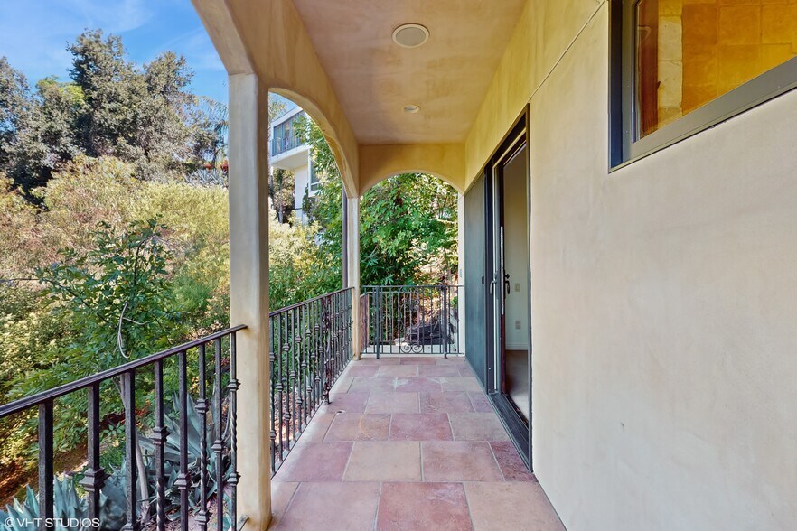 Building Photo - 3311 Deronda Dr