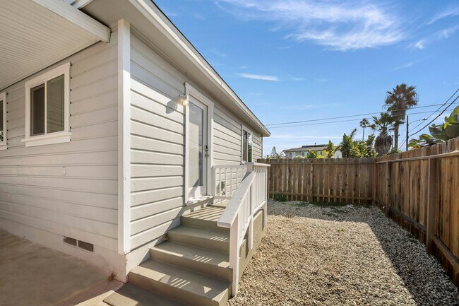 Building Photo - 602 Sunset Dr