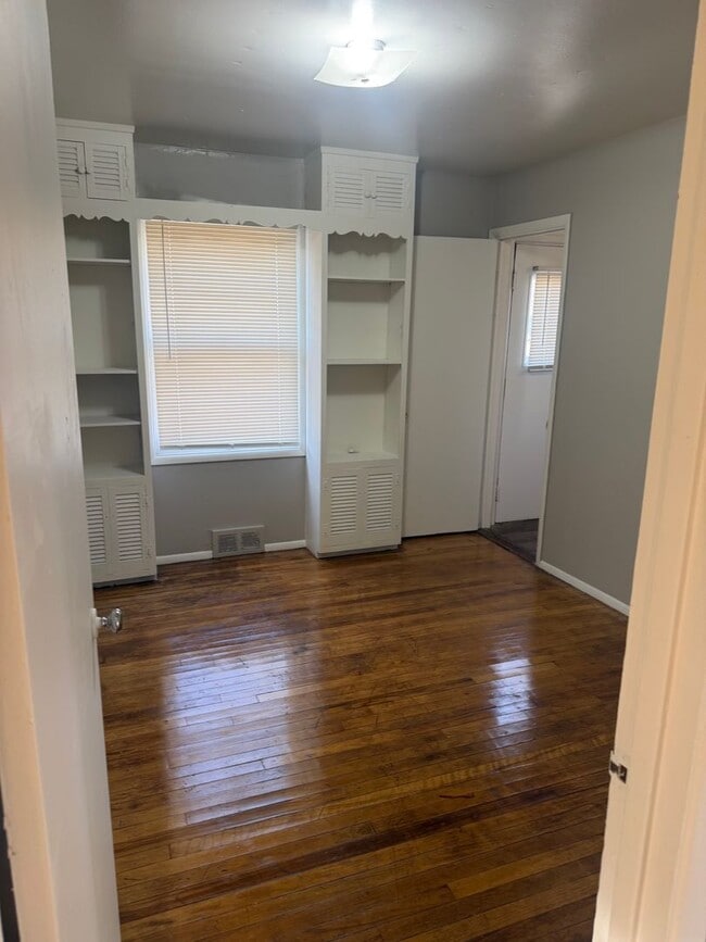 Building Photo - Single family 3 bedroom home Thurston Woods Area. On the bus line