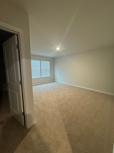 Building Photo - 121 Tigney Dr