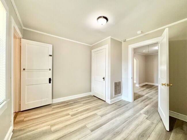 Building Photo - Renovated 2 Bedroom with Optional Third