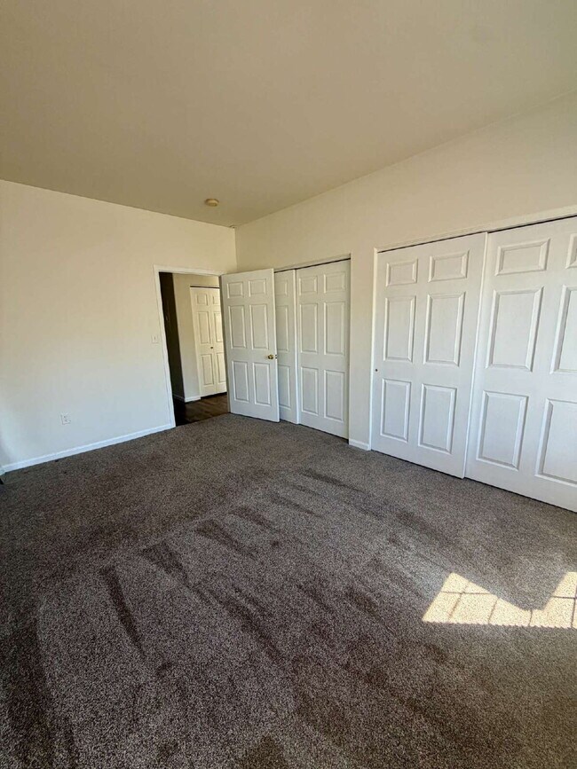 Building Photo - YOU WON'T WANT TO MISS OUT ON THIS CONDO!! 2 bed/ 2 bath Condo in Highlands Ranch!