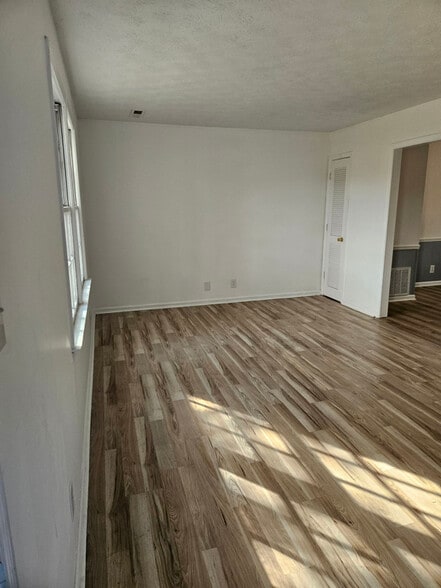 Building Photo - 1890 Clinton Rd