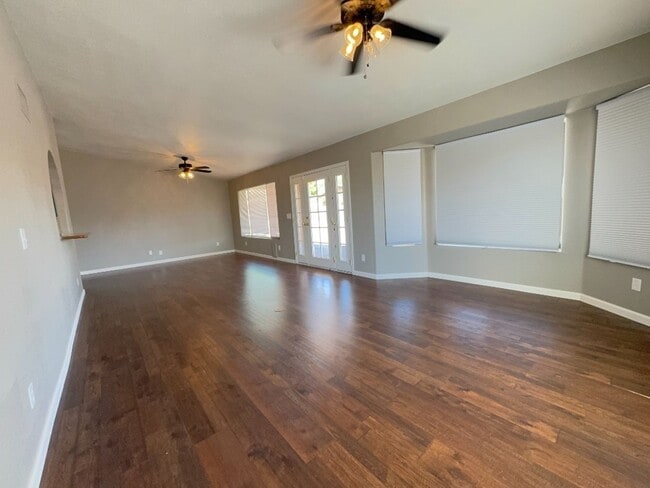 Building Photo - Very Nice 4 Bedroom House