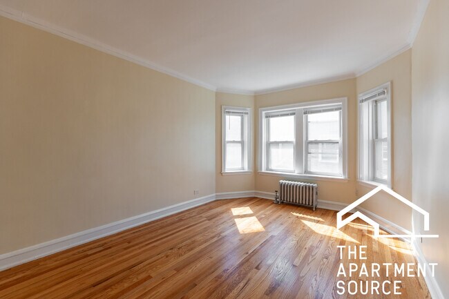 Building Photo - 6214 N Mozart St