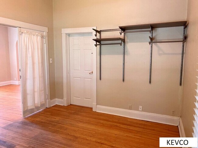 Building Photo - 321 Edwards St