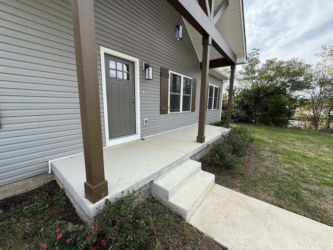 Building Photo - 1009 W Main St