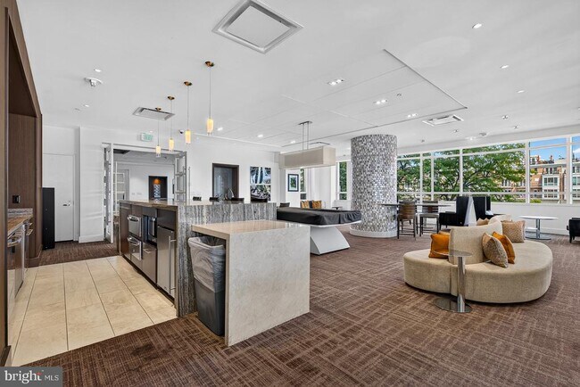 Building Photo - 100 Harborview Dr