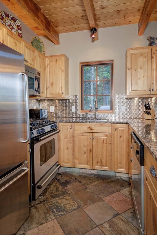 Building Photo - 12 Lower Mountain Home Road