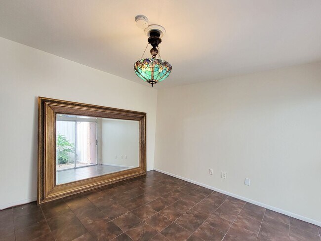 Building Photo - Stylish Townhouse in Prime Location – Walk...