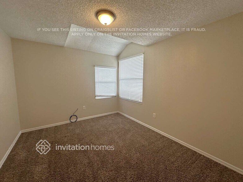 Building Photo - 1270 Navarre Dr