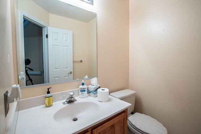 Building Photo - Impressive 3 BR/2 Full BA & 2 Half BA EOG Townhome in Decoverly Adventure!