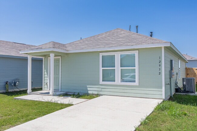 Building Photo - 12932 Lake Fryer