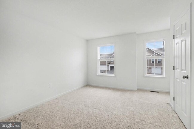 Building Photo - 7867 Oakbrook Dr