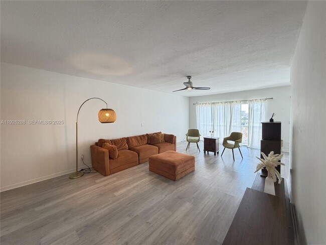 Building Photo - 9700 E Bay Harbor Dr