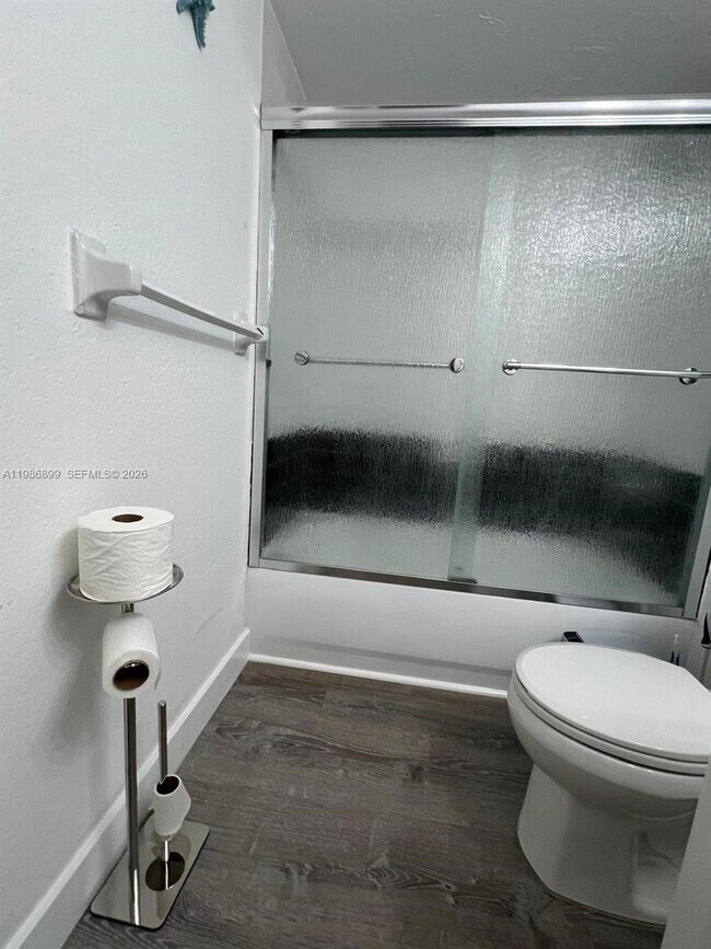 Building Photo - 1432 S Lakeside Dr