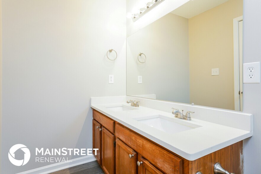 Building Photo - 3020 Olde Birch Dr