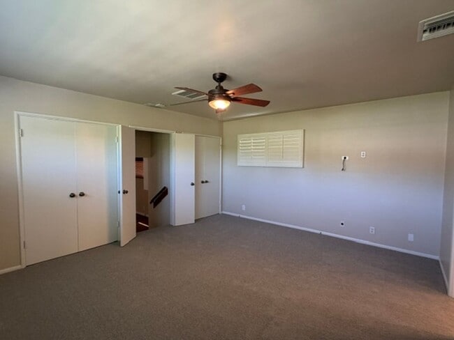 Building Photo - Spacious & Charming 3 Bedroom and a Den Home with Beautiful Updates