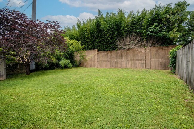 Building Photo - Welcome to your perfect rental in the hear...