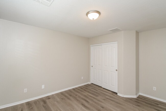 Building Photo - 10915 E Verbina Ln